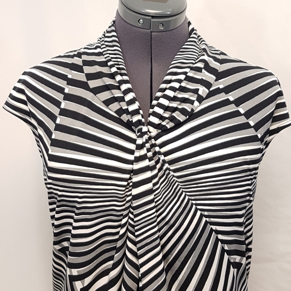 Black, grey and white, vintage blouse. - Picture 2 of 6